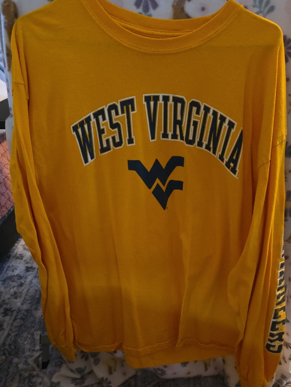 Long Sleeve Gold WVU Crewneck T-SHIRT